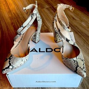 Brand new never worn. ALDO snakeskin heels size 9US